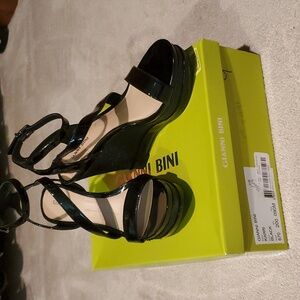 New Gianni Bini Sandals sz 9M